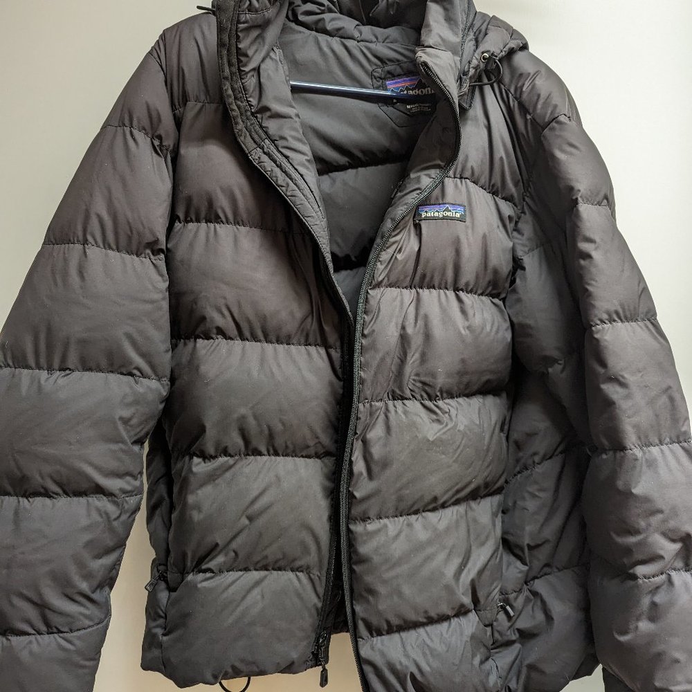 Men’s Patagonia Men Silent Down Puffer Jacket in Black Size M